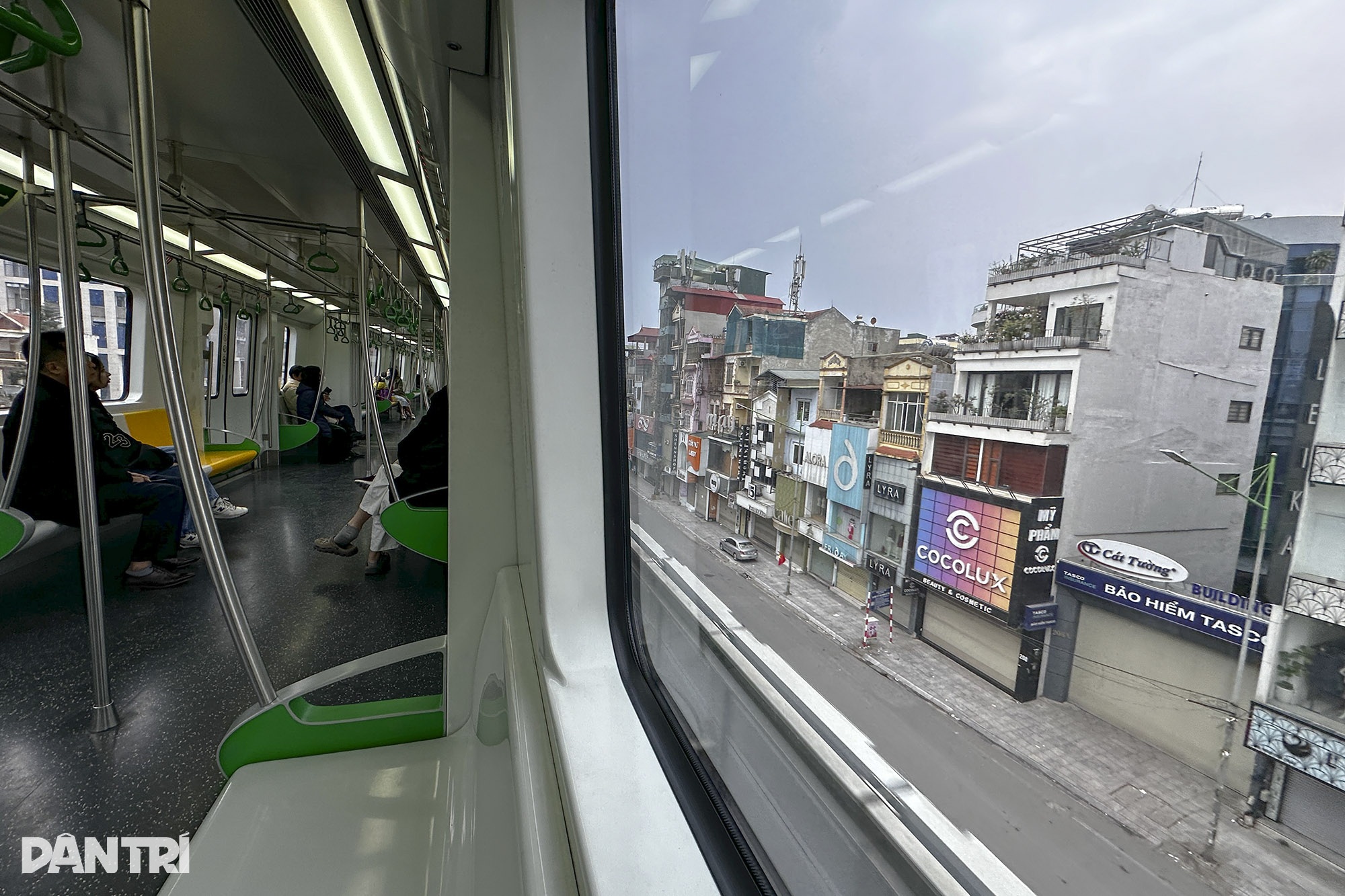 រថភ្លើងទីមួយនៃឆ្នាំម្សាញ់ នាំមនុស្សជាច្រើនមកធ្វើបុណ្យតេត - ៨ Chuyến tàu đầu xuân Ất Tỵ đưa nhiều người dân đi chúc Tết - 8