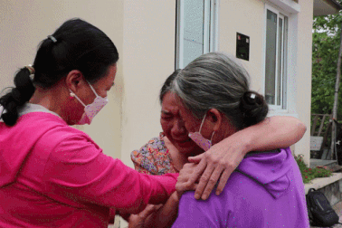 Người phụ nữ lưu lạc 20 năm: "Mẹ ơi, tìm thấy em rồi!"