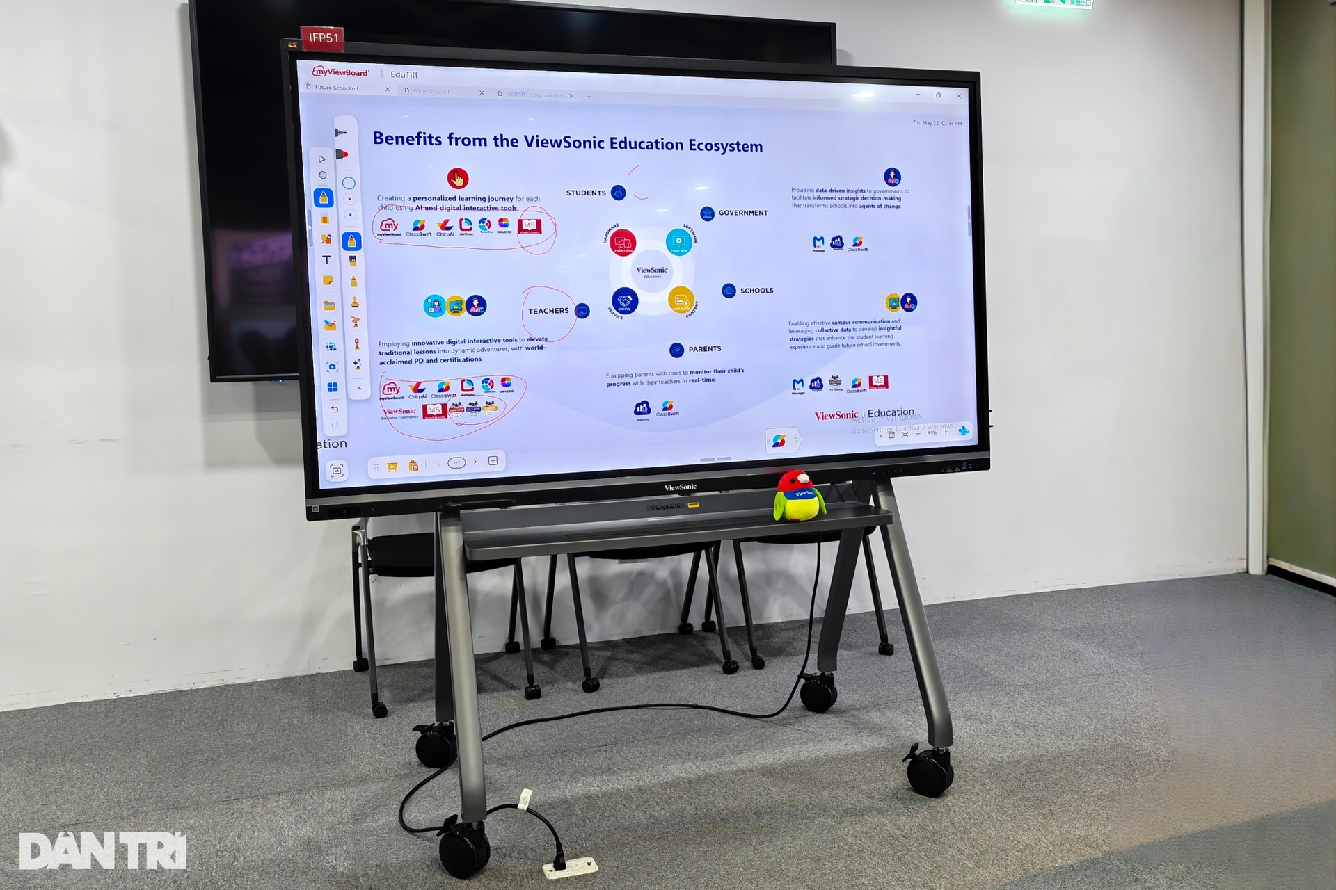 Computex 2025: Màn hình tương tác tích hợp AI dành cho lớp học - 1