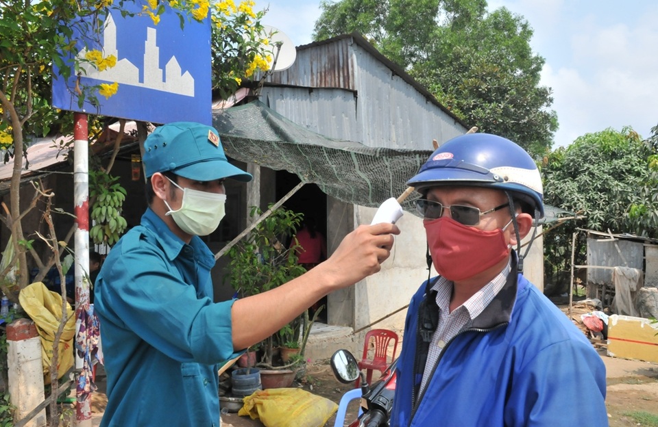 Yêu cầu người dân thực hiện nghiêm việc đeo khẩu trang nơi công cộng - 3