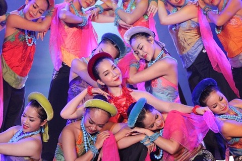 Linh Nga "kể chuyện" hoa Sen đầy cảm xúc