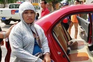 Người phụ nữ dẫn con nhỏ, giấu ma túy trong mũ len… vẫn bị phát hiện