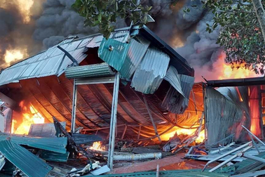 Cháy lớn thiêu rụi cơ sở sản xuất nhựa tại Quảng Ninh