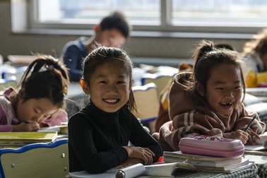 Hàng triệu học sinh Trung Quốc trở lại trường học