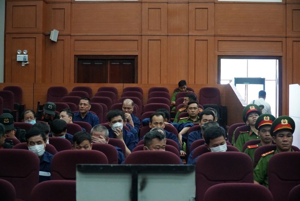 Cựu cán bộ chống buôn lậu bảo kê buôn lậu lĩnh 15 năm tù - 2 Cựu cán bộ chống buôn lậu bảo kê buôn lậu lĩnh 15 năm tù - 2
