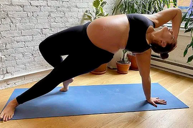 Ashley Graham: Bà bầu năng động