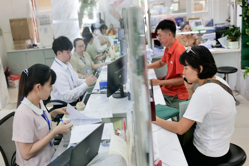 Thủ tục thông suốt, người dân TPHCM không còn ngại đến phường - 1