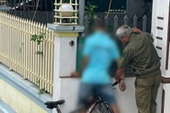 Người đàn ông tử vong do lái xe đạp đâm vào tường rào sắt