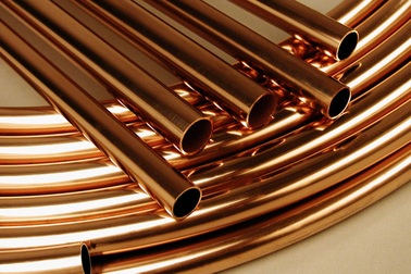 Tổng thống Trump nói sắp áp thuế 50% đồng nhập khẩu, giá vọt lên mức kỷ lục