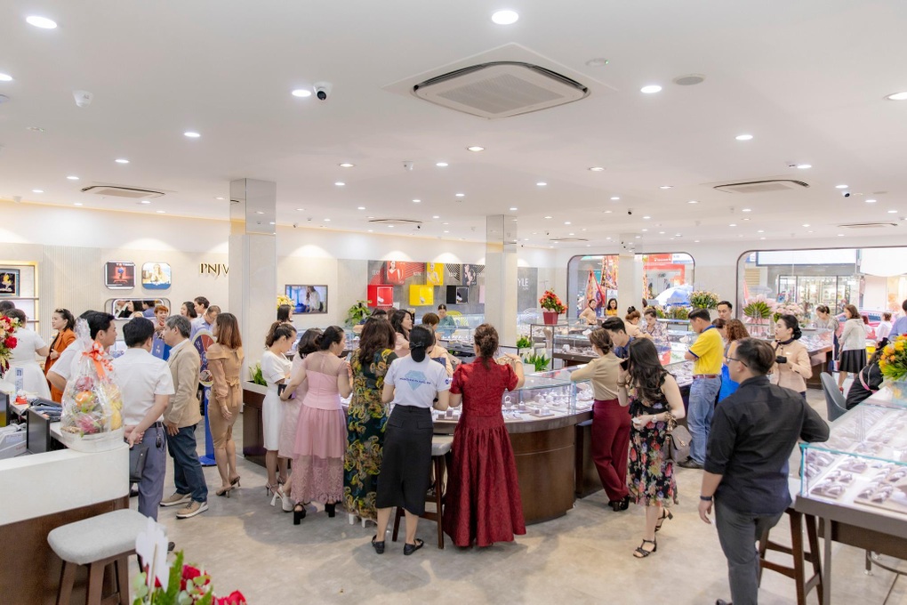 Lũy kế 6 tháng, PNJ lãi hơn 1.000 tỷ đồng, đạt gần 60% kế hoạch lợi nhuận - 2 Lũy kế 6 tháng, PNJ lãi hơn 1.000 tỷ đồng, đạt gần 60% kế hoạch lợi nhuận - 2
