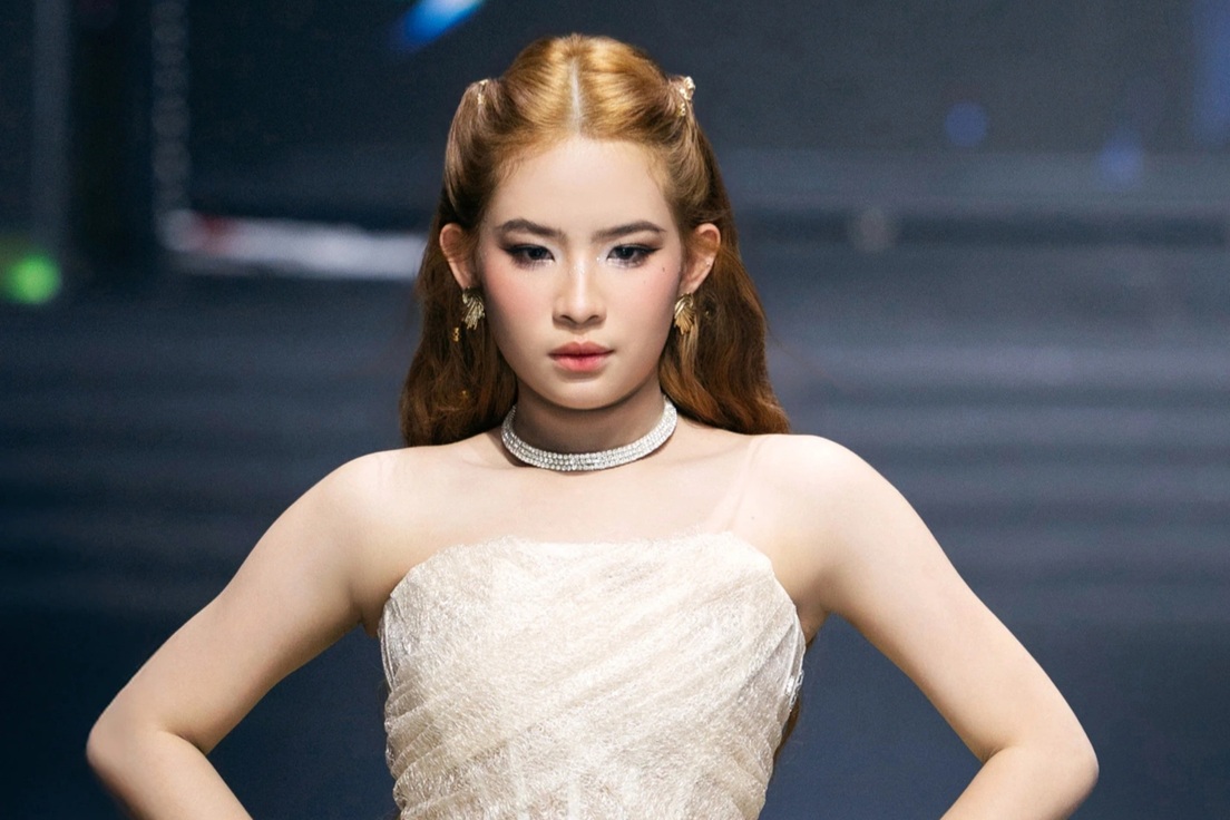 Người mẫu 15 tuổi thể hiện phong cách quốc tế trên sàn diễn Việt Nam