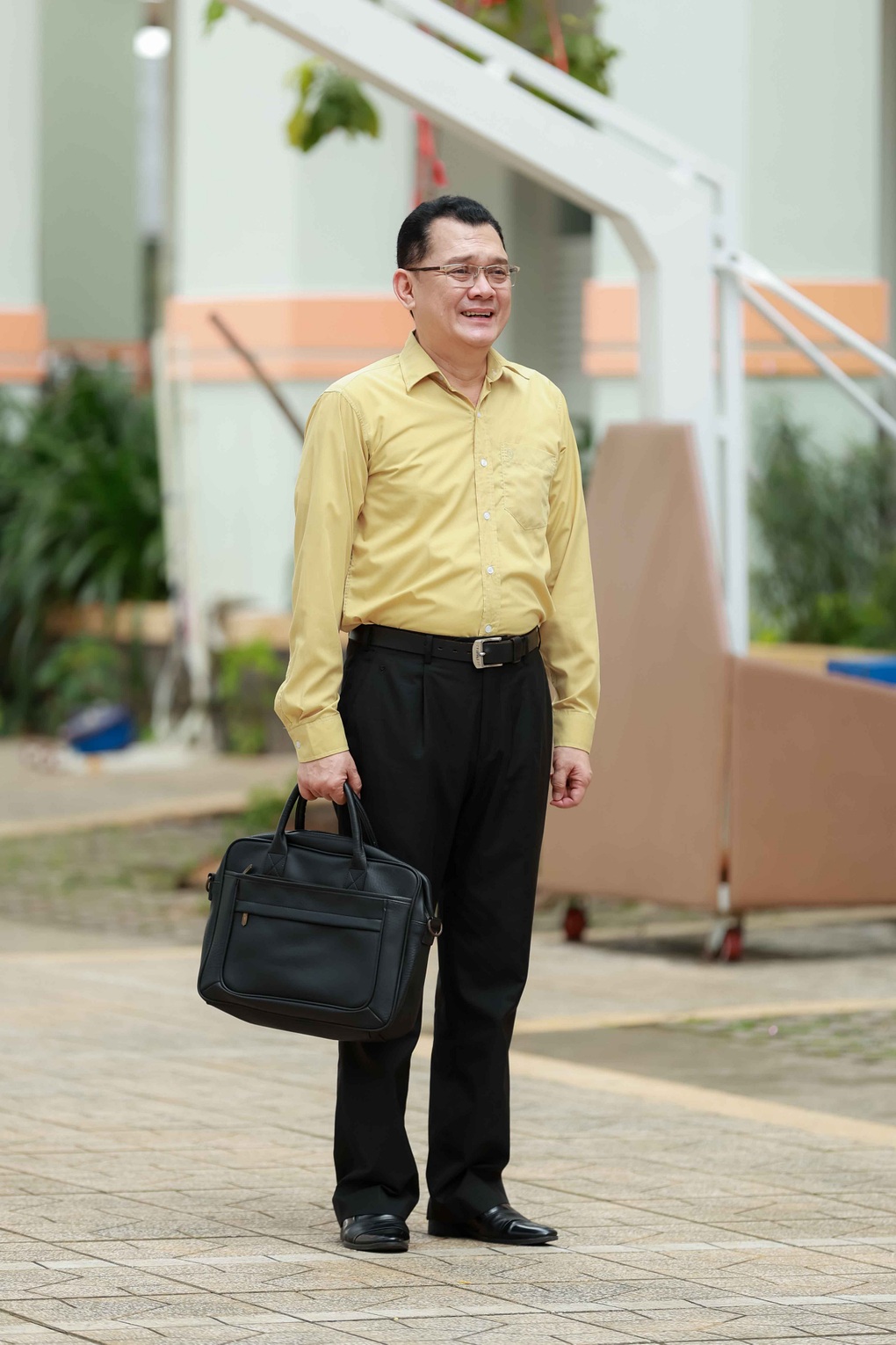 NSƯT Hữu Châu xuất hiện trong loạt phim học đường đạt gần 1 tỷ lượt xem - 1 NSƯT Hữu Châu xuất hiện trong loạt phim học đường đạt gần 1 tỷ lượt xem - 1