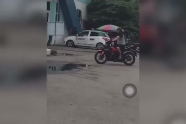 Hai nhóm thanh niên hỗn chiến, công an nổ súng trấn áp