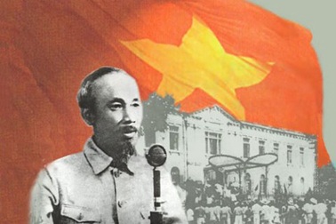 “Hơn tượng đồng phơi những lối mòn”