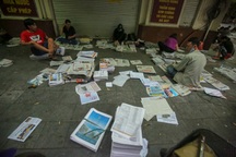 Những người phát hành báo giấy còn sót lại giữa thời đại 4.0