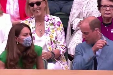 Nữ diễn viên Priyanka Chopra bị nghi "tỏ thái độ" với vợ chồng hoàng tử Anh