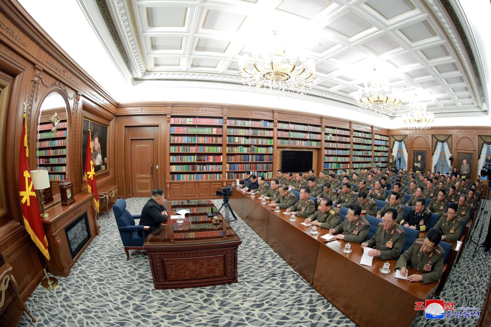 Ông Kim Jong-un chủ trì hội nghị quân sự giữa lúc căng thẳng với Mỹ - 4 Ông Kim Jong-un chủ trì hội nghị quân sự giữa lúc căng thẳng với Mỹ - 4