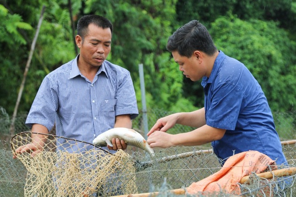 Thổn thức bản nghèo: Mưu sinh trong lòng hồ - 2 Thổn thức bản nghèo: Mưu sinh trong lòng hồ - 2