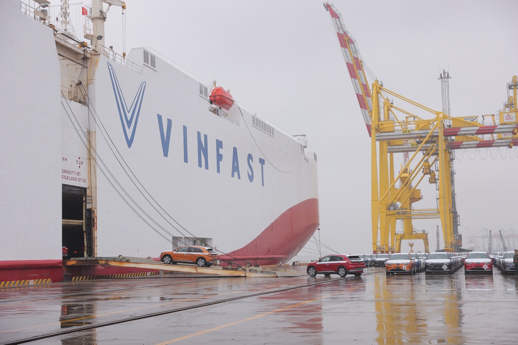 Thủ tướng Phạm Minh Chính dự lễ xuất khẩu lô xe điện VinFast VF 8 sang Mỹ - 6 Thủ tướng Phạm Minh Chính dự lễ xuất khẩu lô xe điện VinFast VF 8 sang Mỹ - 6