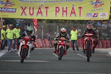 Đồng Quốc Tài về nhất hệ chuyên nghiệp vòng 2 giải đua xe mô tô vô địch quốc gia 2016