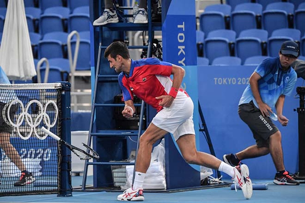 Djokovic lại bị chỉ trích vì đập vợt ở Olympic Tokyo - 1 Djokovic lại bị chỉ trích vì đập vợt ở Olympic Tokyo - 1