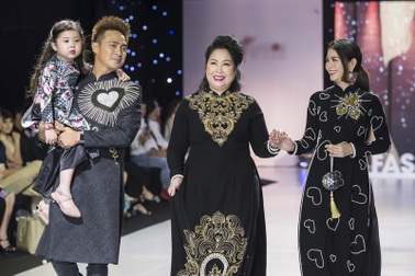 NSND Hồng Vân cùng dàn sao phim đình đám bất ngờ làm người mẫu