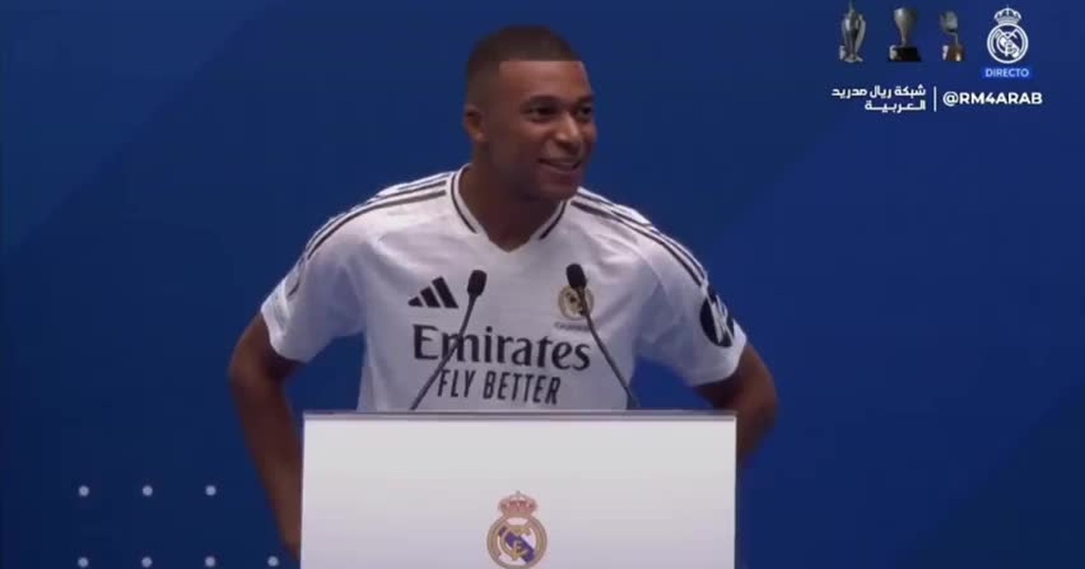 Video: Mbappe hô vang giống C.Ronaldo khi ra mắt Real Madrid | Báo Dân trí