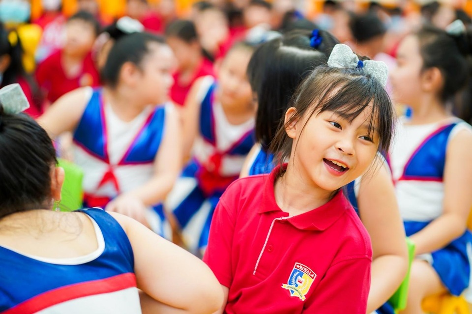 Vợ Hoàng Bách hào hứng khoe những hình ảnh đáng yêu của con gái trong ngày khai trường - 1 Vợ Hoàng Bách hào hứng khoe những hình ảnh đáng yêu của con gái trong ngày khai trường - 1