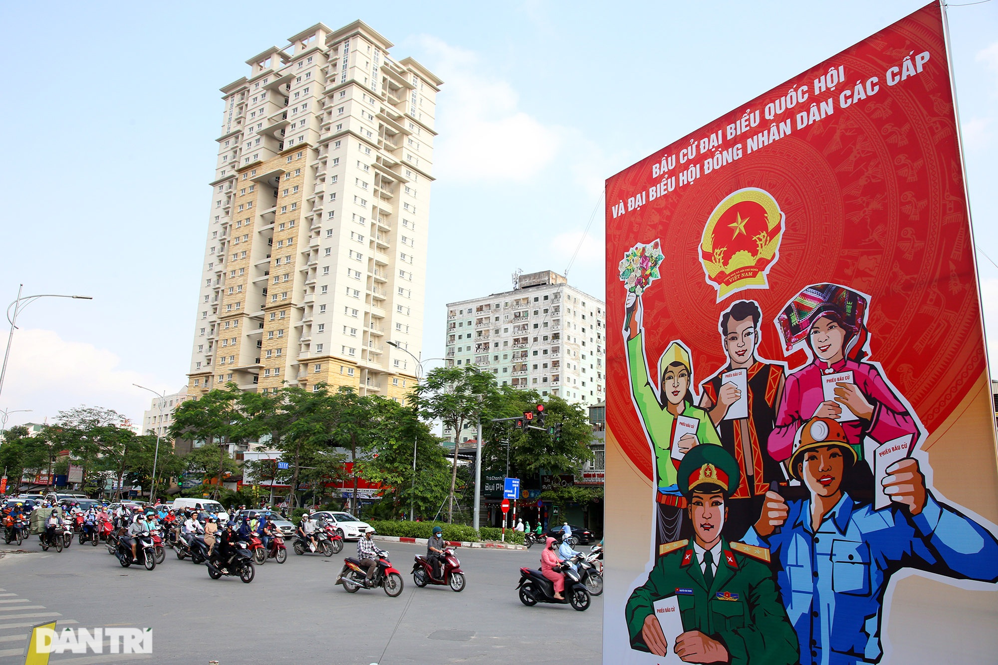 Hà Nội trang trí đường phố chào mừng cuộc bầu cử Đại biểu Quốc hội khóa XV - 13 Hà Nội trang trí đường phố chào mừng cuộc bầu cử Đại biểu Quốc hội khóa XV - 13