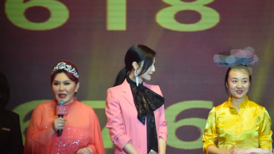 Phạm Băng Băng sành điệu, xinh đẹp tham dự sự kiện - 4 Phạm Băng Băng sành điệu, xinh đẹp tham dự sự kiện - 4