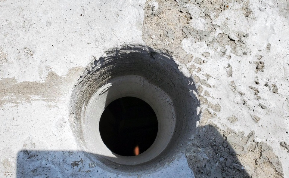 Hà Nội cắt mái bê tông tầng 18 tòa nhà 8B Lê Trực - 3