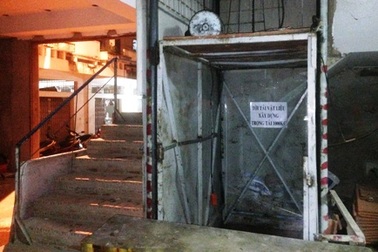 Rơi thang máy, 6 người trọng thương