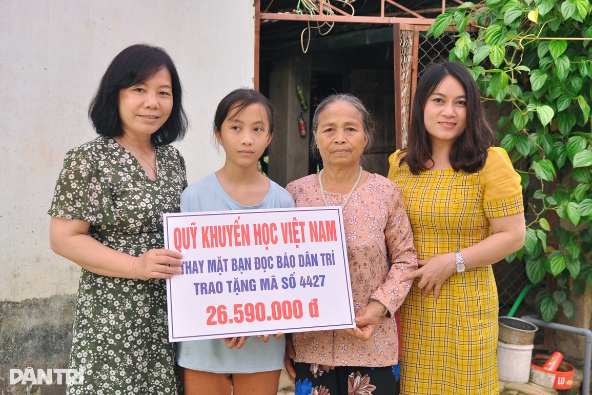 Cô bé mồ côi Ngọc Khánh tiếp tục được bạn đọc Dân trí giúp đỡ - 3 Cô bé mồ côi Ngọc Khánh tiếp tục được bạn đọc Dân trí giúp đỡ - 3