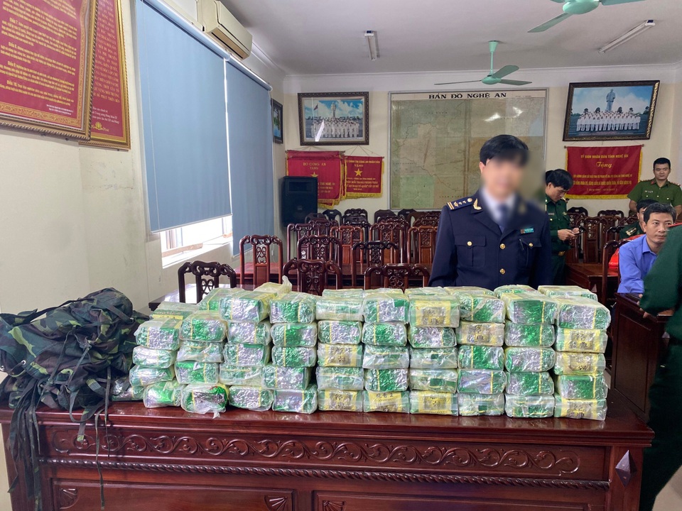 Cận cảnh vụ bắt hơn 1 tạ ma túy trong rừng sâu - 7 Cận cảnh vụ bắt hơn 1 tạ ma túy trong rừng sâu - 7