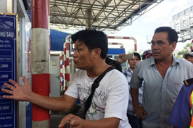 Tài xế phản đối quyết liệt, trạm BOT T2 liên tục phải xả trạm