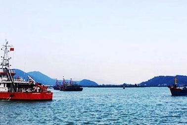 Lai dắt tàu cá gặp nạn cùng 6 thuyền viên vào bờ an toàn