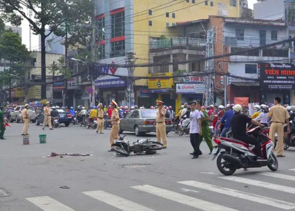 Giải quyết tai nạn, CSGT có thể huy động xe của người đi đường - 1 Giải quyết tai nạn, CSGT có thể huy động xe của người đi đường - 1
