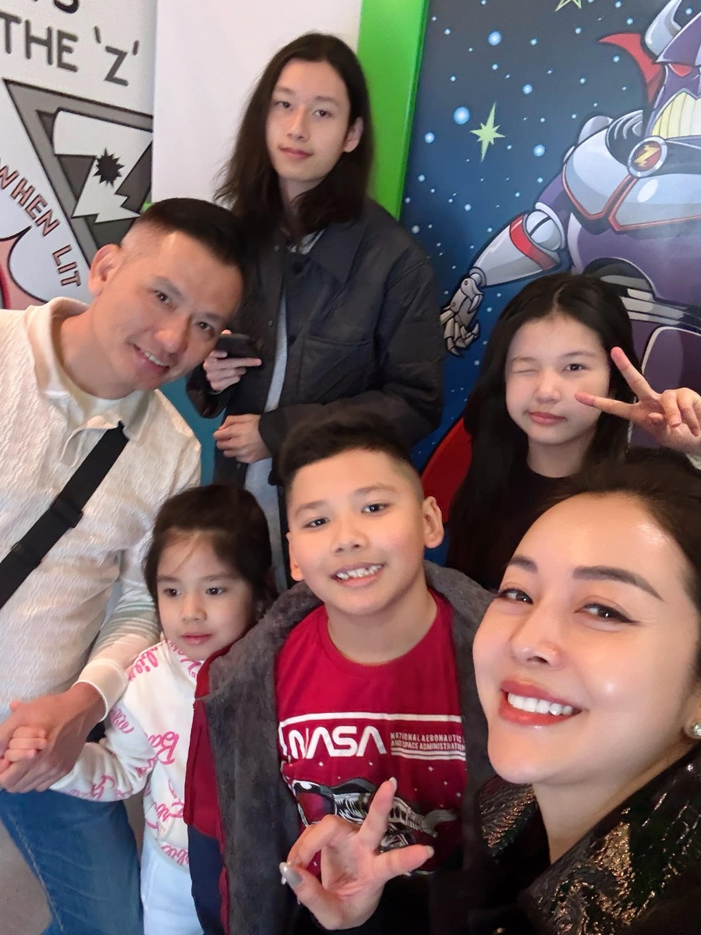 Con trai Jennifer Phạm và Quang Dũng: Cao 1,9m, học giỏi được mẹ tặng ô tô - 3 Con trai Jennifer Phạm và Quang Dũng: Cao 1,9m, học giỏi được mẹ tặng ô tô - 3