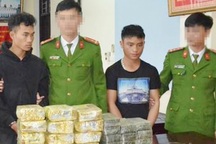 Bắt 2 đối tượng dùng hàng nóng vận chuyển 20 bánh heroin và 12kg ma túy đá