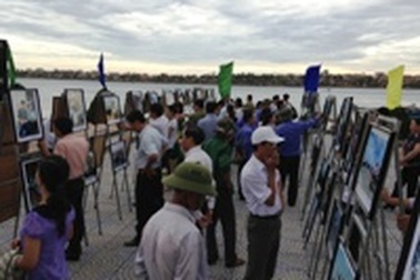 Triển lãm ảnh “Biển đảo quê hương”