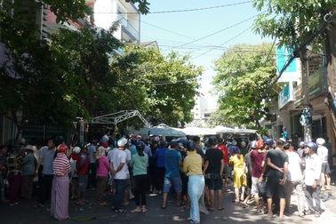 Khẩn trương điều tra vụ xe Lexus tông đội mai táng khiến 3 người chết