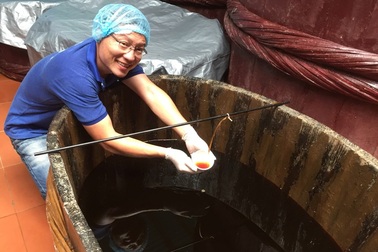 Kỹ sư xây dựng bỏ công việc nghìn đô về quê làm nước mắm