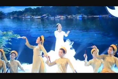 Bạch Trà thể hiện "Nhớ Huế"