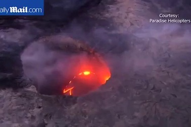 Núi lửa Kilauea “mỉm cười” khi đang phun trào nham thạch