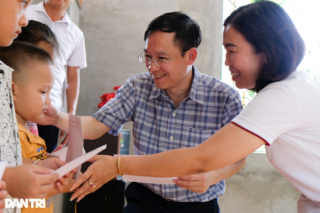 Khánh thành cầu Khuyến học và Dân trí giúp hơn 200 học sinh vượt lũ - 10 Khánh thành cầu Khuyến học và Dân trí giúp hơn 200 học sinh vượt lũ - 10