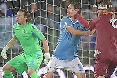 Tuyển Italia thẳng tay loại bỏ De Rossi vì tội đánh người