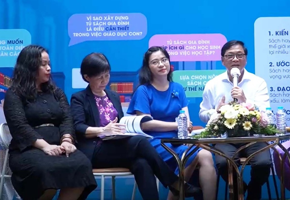 Những đứa trẻ thời công nghệ và thói quen đọc sách: Cha mẹ nên làm gương - 1 Những đứa trẻ thời công nghệ và thói quen đọc sách: Cha mẹ nên làm gương - 1