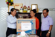 Long An: Hỗ trợ mỗi công nhân, hộ nghèo 500.000 đồng dịp Tết