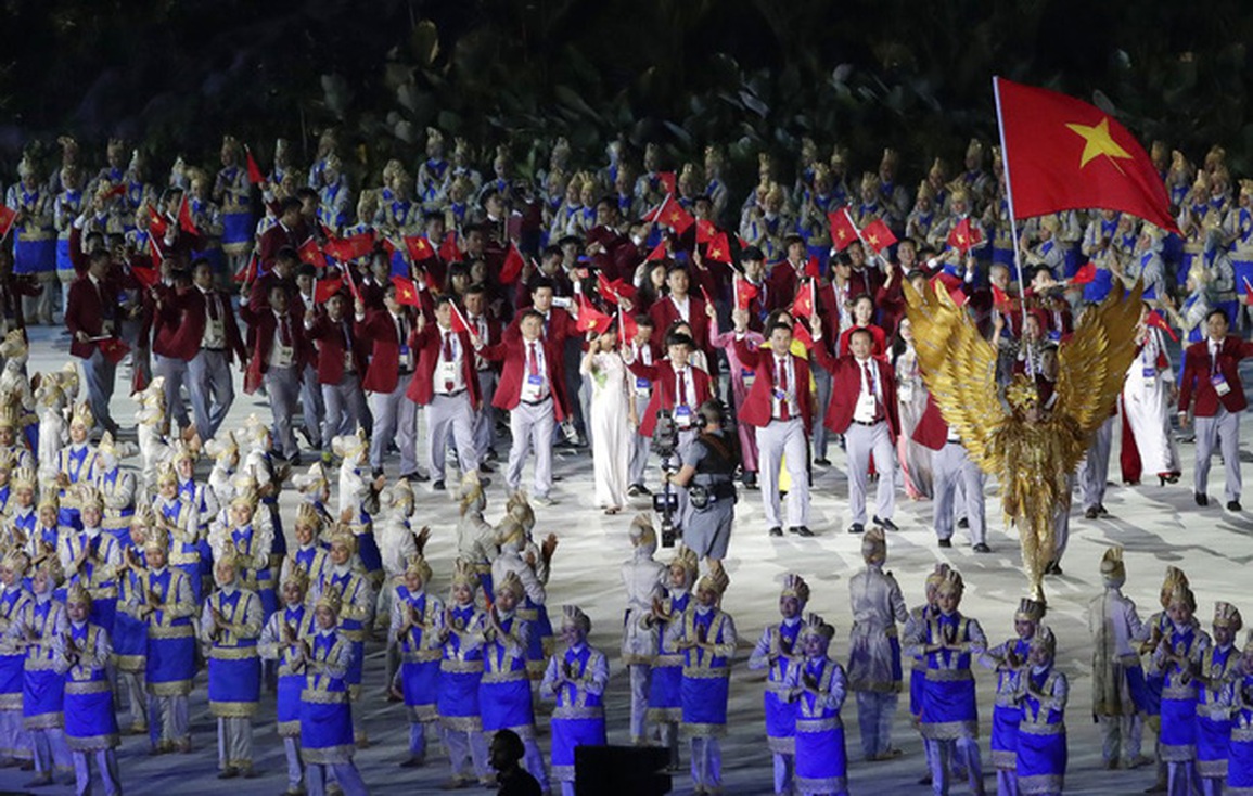 Hoàng Xuân Vinh, Ánh Viên rước đuốc lễ khai mạc SEA Games 31 - 2 Hoàng Xuân Vinh, Ánh Viên rước đuốc lễ khai mạc SEA Games 31 - 2