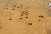 Xem cách Trung Quốc xây xa lộ hơn 150km xuyên sa mạc bất chấp bão cát